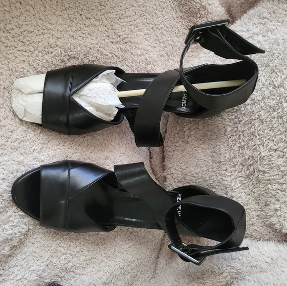 SALE! Make $300 offer - Picture 2 of 7